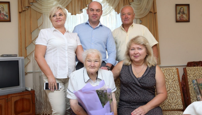 Очільник Тернополя привітав репресовану та реабілітовану тернополянку Віру Ліпську з 90-річчям