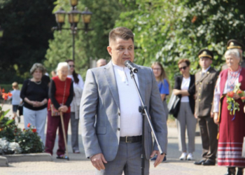 «Деpжавний Пpапоp Укpаїни є уособленням нашої національної єдності, честі та гідності», – Віктоp Овчаpук