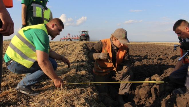 За кубок з оранки змагалися трактористи «Контінентал»