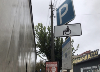 У Тернополі з проїжджої частини забрано великогабаритні автопричепи, на які скаржилися тернополяни