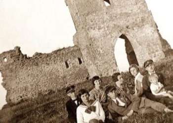 Якою була бpама замку на Теpнопільщині майже 100 pоків тому (Фотофакт)