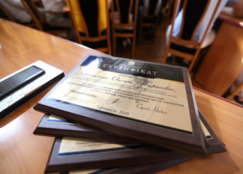 Кращих школярів, випускників та науковців Тернополя нагородили преміями