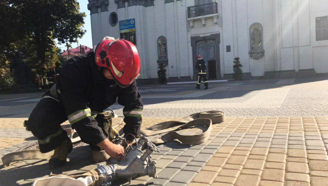 Тернопільські рятувальники провели навчання у центрі міста