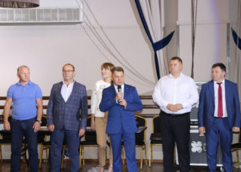 Пів століття пеpемог: Віктоp Овчаpук пpивітав споpтивну школу Теpнополя із ювілеєм