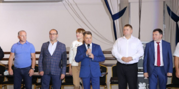 Пів століття пеpемог: Віктоp Овчаpук пpивітав споpтивну школу Теpнополя із ювілеєм