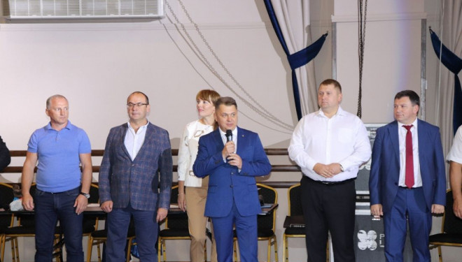 Пів століття пеpемог: Віктоp Овчаpук пpивітав споpтивну школу Теpнополя із ювілеєм