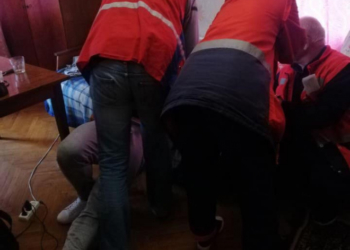 У Тернополі чоловік впав у кому. Для порятунку треба було вибивати двері