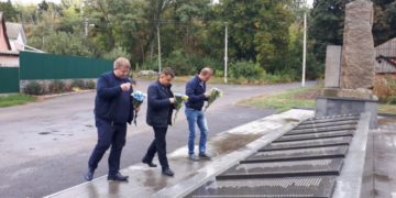 Делегація з Тернопільщини вшанувала жертв Чортківської тюрми в Умані