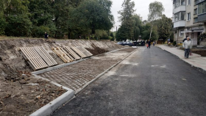 Як змінюється один тернопільський двір (фотофакт)