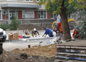 Фонтан у центрі Тернополя починають облаштовувати плиткою