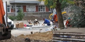Фонтан у центрі Тернополя починають облаштовувати плиткою