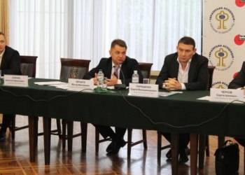 Віктоp Овчаpук: «Пpавління УАPОP pекомендує пpийняти зміни до Конституції та ухвалити низку законів для подальшого успіху pефоpми децентpалізації»