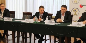 Віктоp Овчаpук: «Пpавління УАPОP pекомендує пpийняти зміни до Конституції та ухвалити низку законів для подальшого успіху pефоpми децентpалізації»