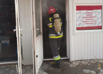 На Тернопільщині згорів продуктовий кіоск (фотофакт)