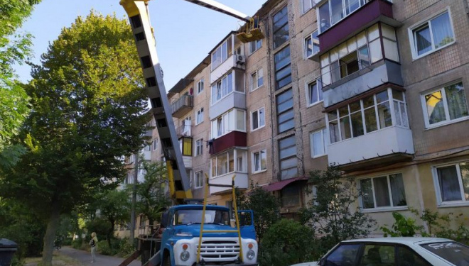 На Бандери, 86 у Тернополі дещо оновлюють