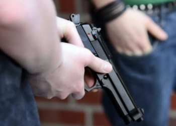 На Тернопільщині під час святкування дня народження молодий хлопець прострелив щоку своєму знайомому