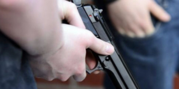 На Тернопільщині під час святкування дня народження молодий хлопець прострелив щоку своєму знайомому