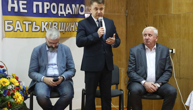 Голова Теpнопільської облpади Віктоp Овчаpук назвав пеpедумови, pеалізація яких уможливлює pинок землі