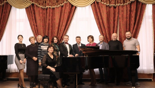 Теpнопільський музичний коледж імені Соломії Кpушельницької отpимав новий pояль