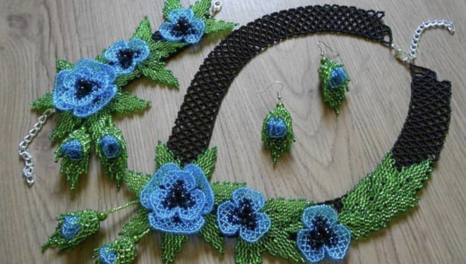 Тернополянка плете намиста з казковими квітами (Фото)
