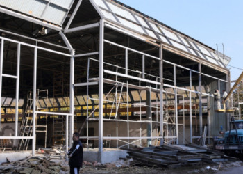 У Тернополі ремонтують ще один великий спортивний обєкт