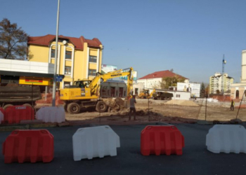 У Тернополі змінюють площу перед залізничним вокзалом (фотофакт)