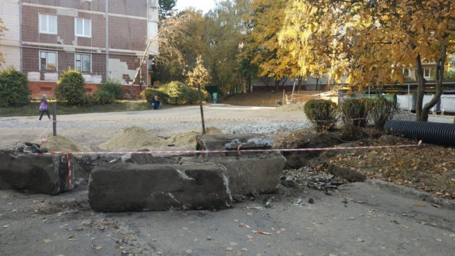 Капітальний ремонт дощової каналізації проводять на вулиці Симоненка (фотофакт)
