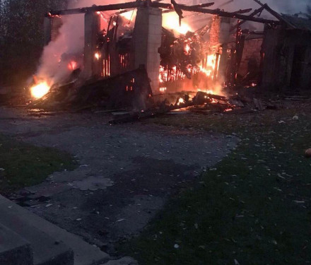 На Тернопільщині вщент згоріло приміщення (фотофакт)