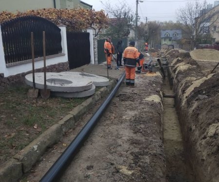 У Тернополі на вулиці приватного сектору замінюють трубопровід