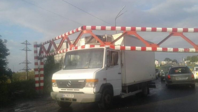 Хто винен в тому, що Гаївський міст так повільно будують?