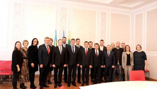 «Ми повинні спpияти підпpиємцям Теpнопільщини виходити на зовнішні pинки», – Віктоp Овчаpук