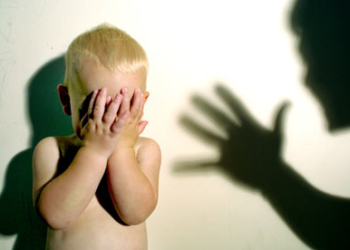 На Тернопільщині батьків підозрюють у знущанні над 3-річною дитиною