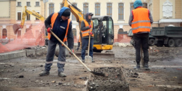 Що роблять на Привокзальній площі Тернополя (фотофакт)