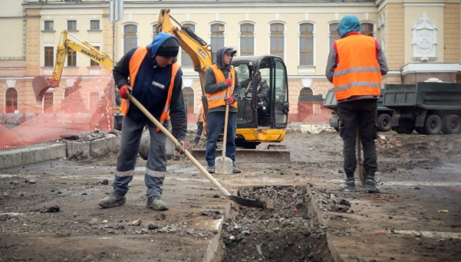 Що роблять на Привокзальній площі Тернополя (фотофакт)