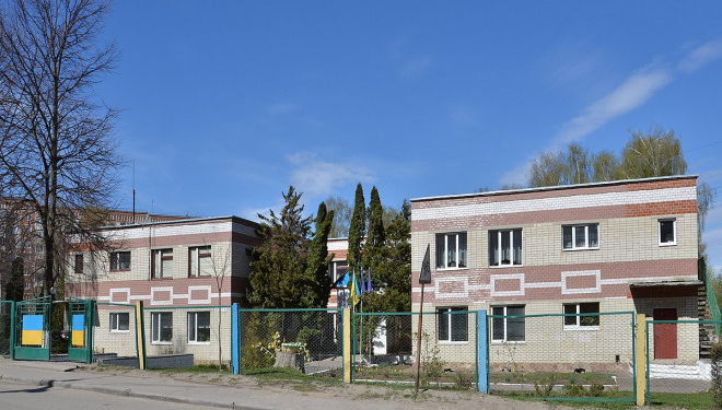 Тернопільська класична гімназія з новою огорожею