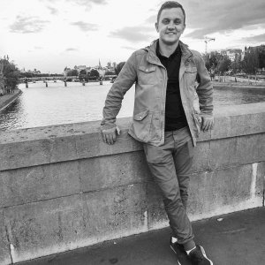 «Умови хороші: починаючи від паркінгу, який пильнують, завершуючи баром, який постійно поповнюється», – тернополянин про життя у Польщі