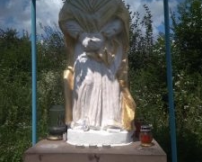 На Тернопільщині є знаменита “Матінка Божа”, біля якої побували віряни з різних куточків України
