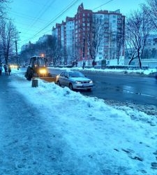 Комфортна зима: у Тернополі вулиці активно розчищають від снігу