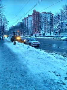 Комфортна зима: у Тернополі вулиці активно розчищають від снігу