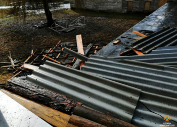 На Тернопільщині через буревій пошкоджено дах школи