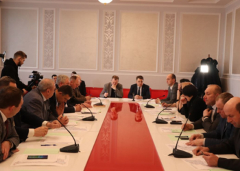 «Ми повинні обговорити всі наболілі питання та спільно виробити пропозиції, прийнятні рішення,» – Віктор Овчарук на «Раді Тернопільщини»