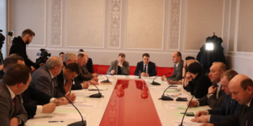 «Ми повинні обговорити всі наболілі питання та спільно виробити пропозиції, прийнятні рішення,» – Віктор Овчарук на «Раді Тернопільщини»