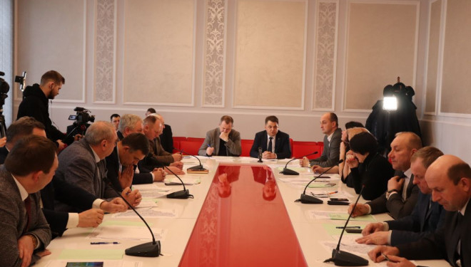 «Ми повинні обговорити всі наболілі питання та спільно виробити пропозиції, прийнятні рішення,» – Віктор Овчарук на «Раді Тернопільщини»