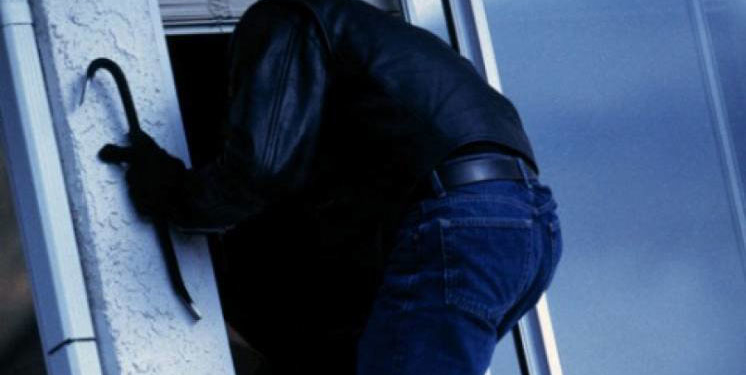 Поліцейські на Тернопільщині затримали неповнолітнього, який обікрав будинок