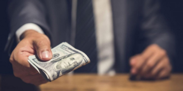 На Тернопільщині затримали поліцейського, який вимагав хабар