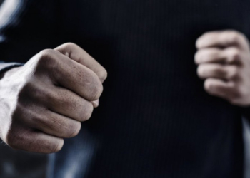 Через зауваження побив: у Тернополі знайшли молодика, який побив працівницю ринку