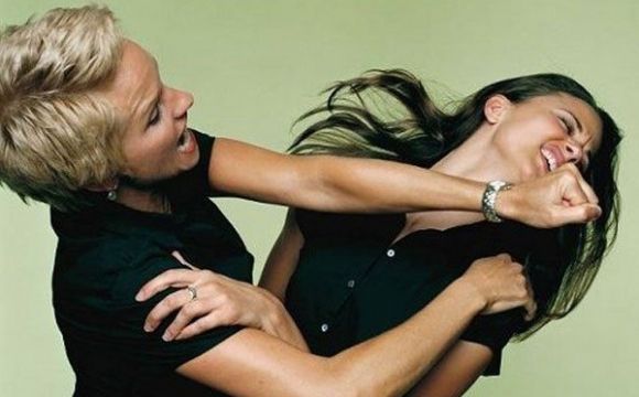 “Можу поклястися, що між нами нічого нема”: на Тернопільщині бізнес-вумен побила коханку чоловіка