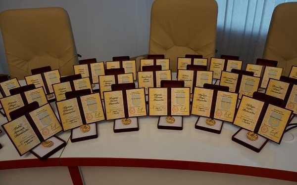 На Тернопільщині вручили почесні відзнаки «Мати-героїня» 28 жінкам