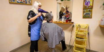 Доступні послуги: у Тернополі працює соціальна перукарня
