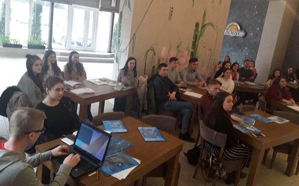 У Тернополі молодь вчили співпрацювати з владою (Фото)